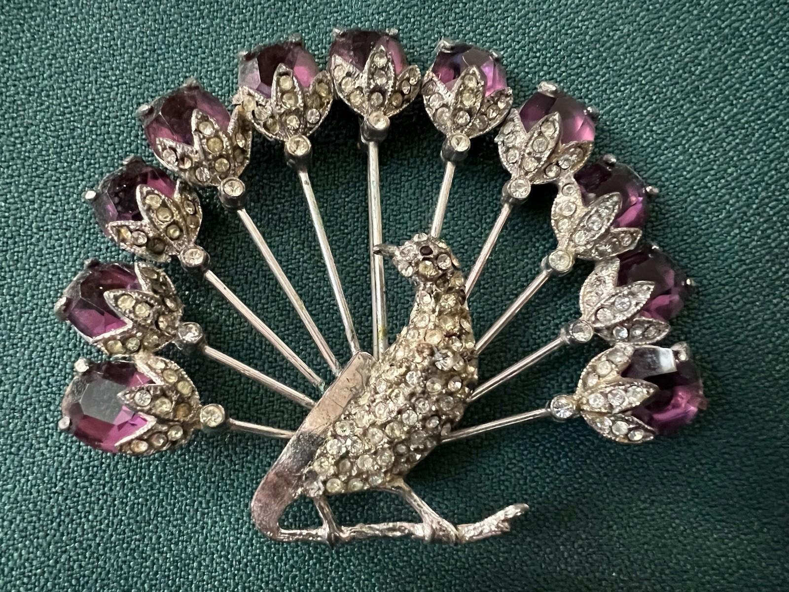 STUNNING VINTAGE 30s-40s HUGE PEACOCK BROOCH PURPLE TAIL FEATHER STONES