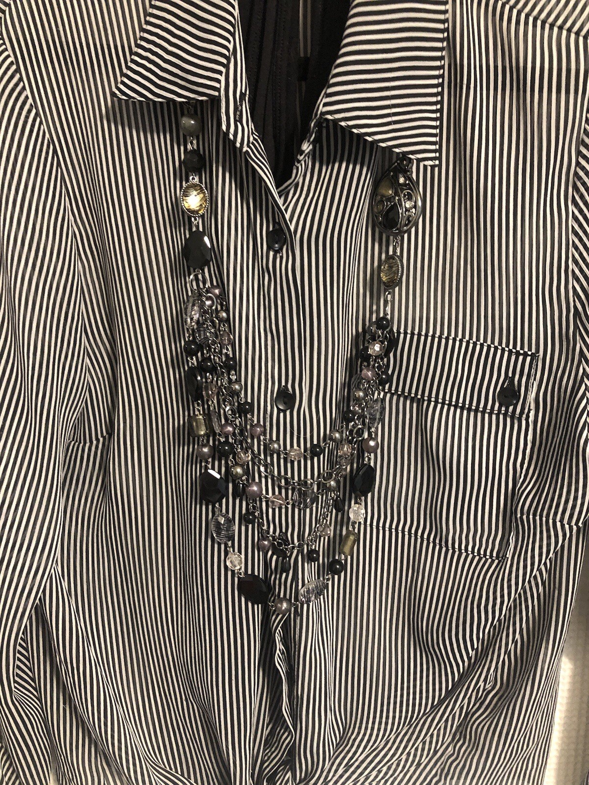 Stunning Multi-Faceted Shaped Black/silver Glass Beaded W/Side Pendant Necklace