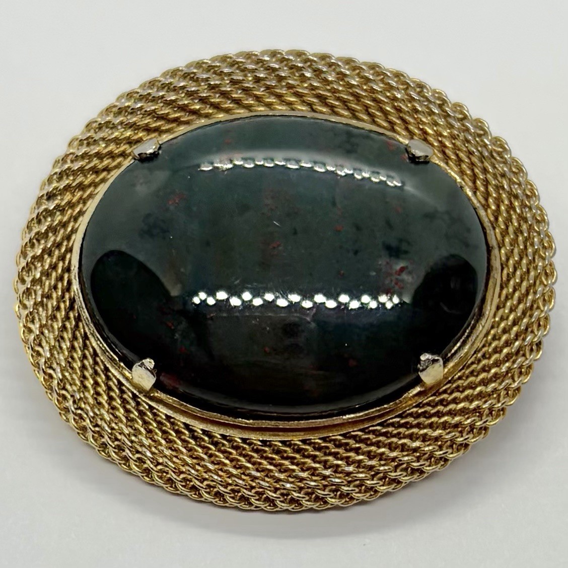Vtg Victorian Revival Bloodstone Cabochon Mesh Goldtone Oval Brooch Pin Green