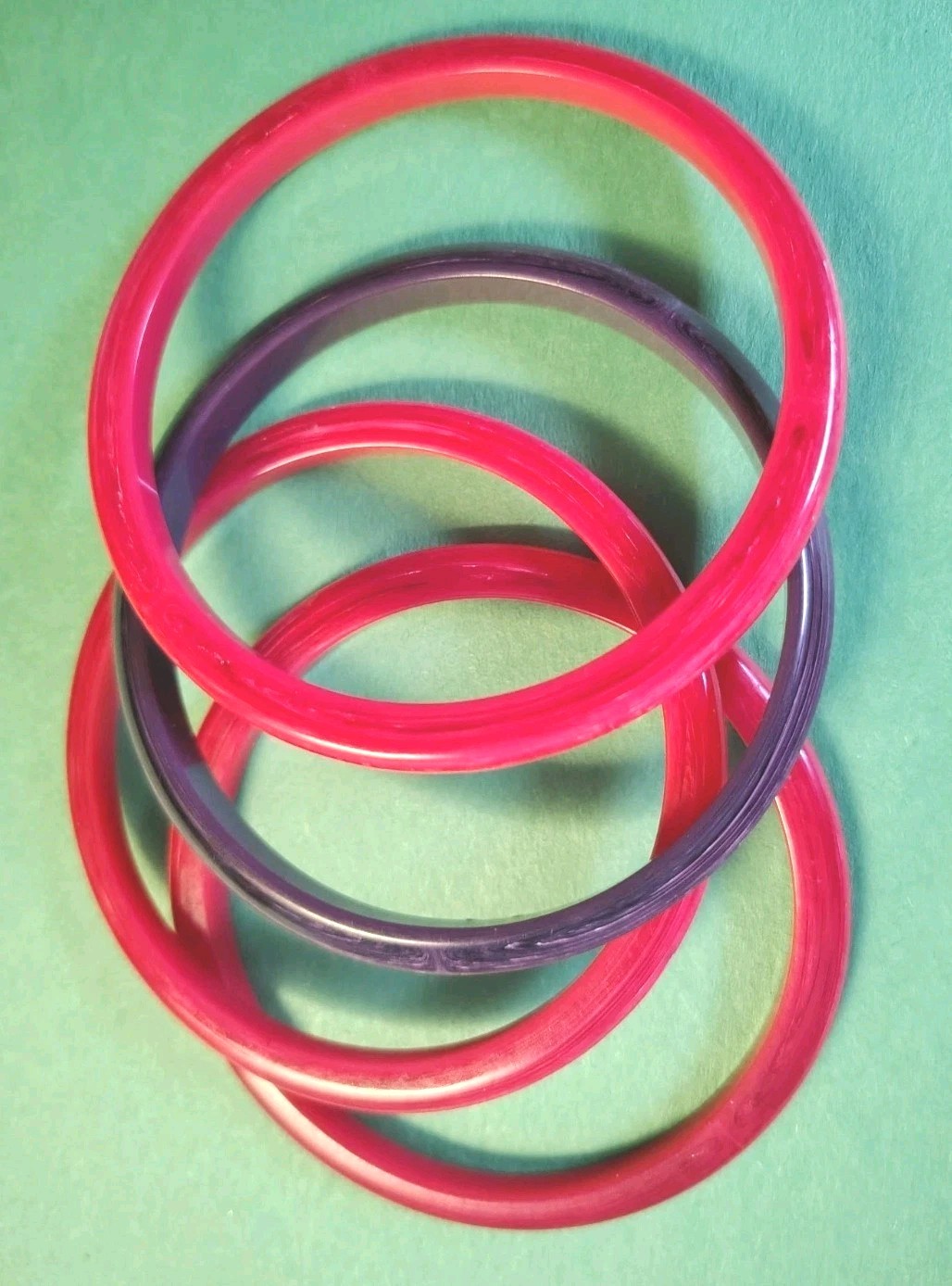 Vintage Set Of (4) REDISH & PURPLE Colored Lucite Bangle Bracelets