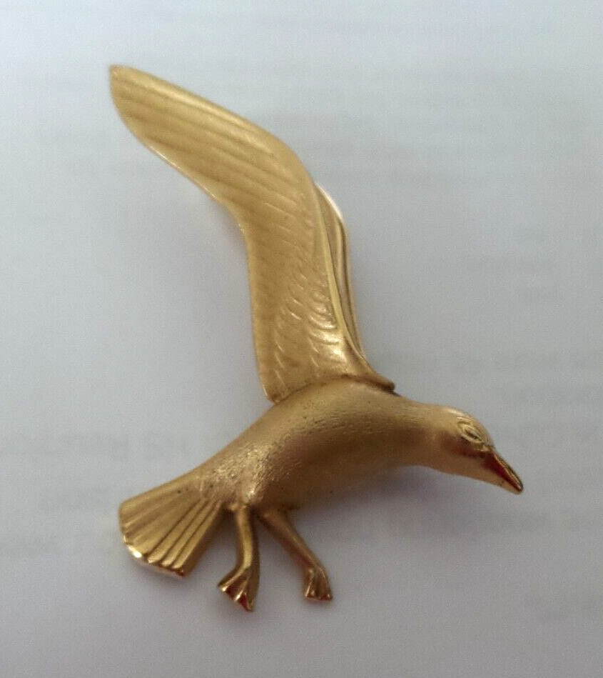 VINTAGE GIOVANNI Signed 1980s BRUSHED GOLD-TONE Flying Seagull BROOCH