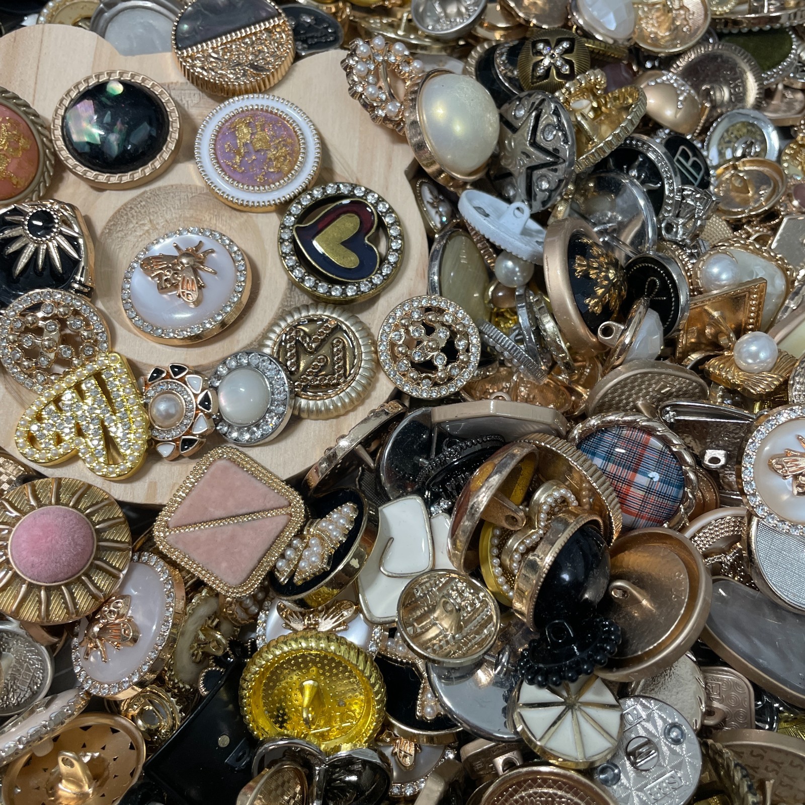 50pcs Vintage Look Buttons Lot 1cm to 2.5cm Mixed Sizes Colors Collectible Craft