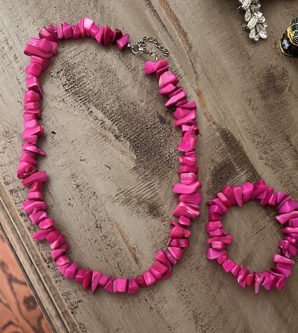 Vintage Hot Pink Fushia Polished Stone Chip Chunky Necklace Stretch Bracelet Set