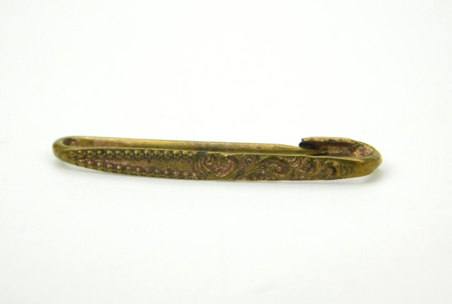 Tiny Victorian Ornate Detailed 1″ by under 1/8″ Brass Small Scatter Bar Pin
