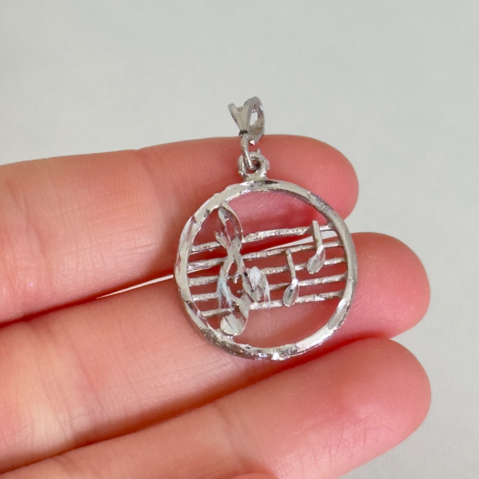 Vintage 925 Sterling Silver Music Notes Round Circle Pendant