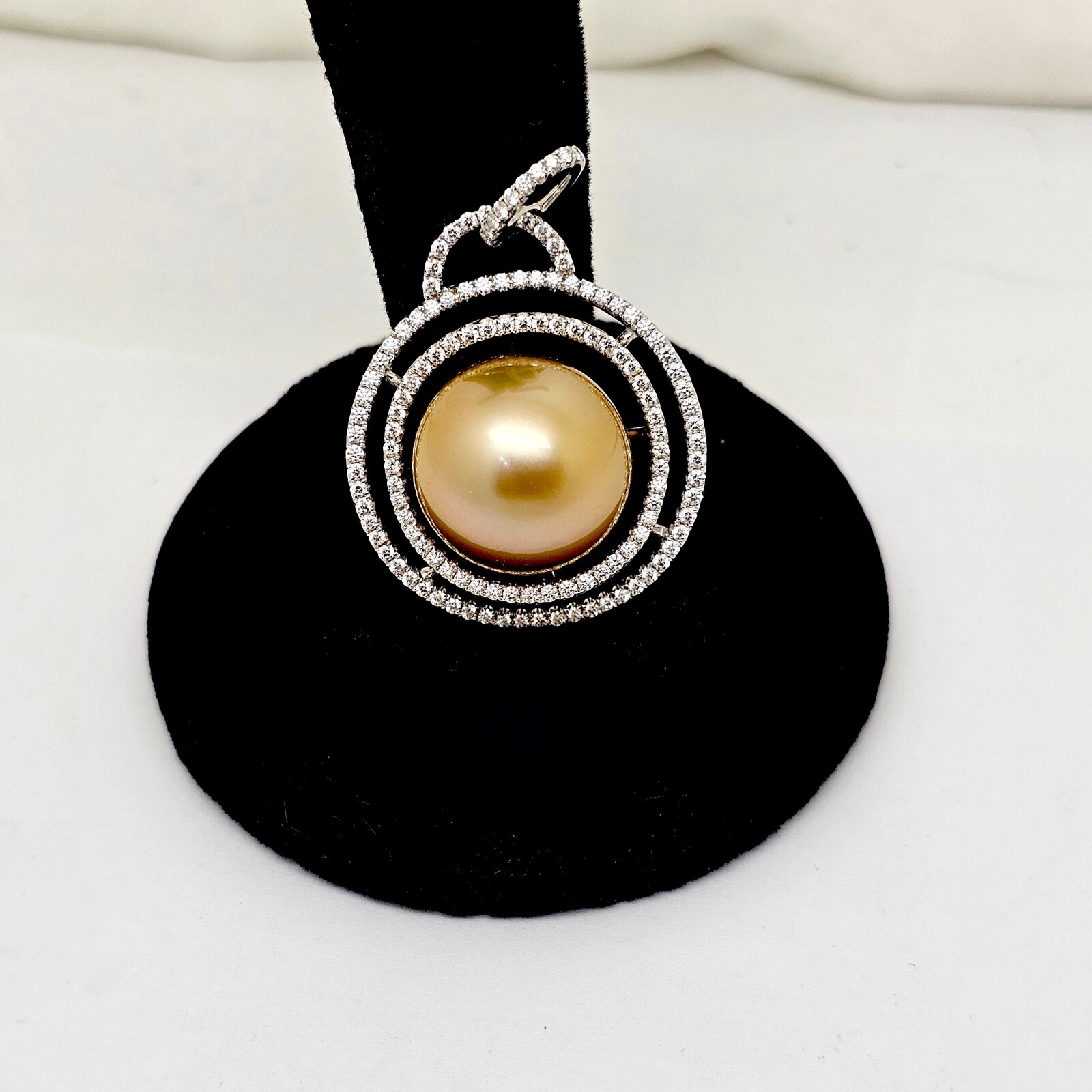 SPARKLY 18K WHITE GOLD DOUBLE WAVY EDGE DIAMOND HALO CHAMPAGNE PEARL PENDANT