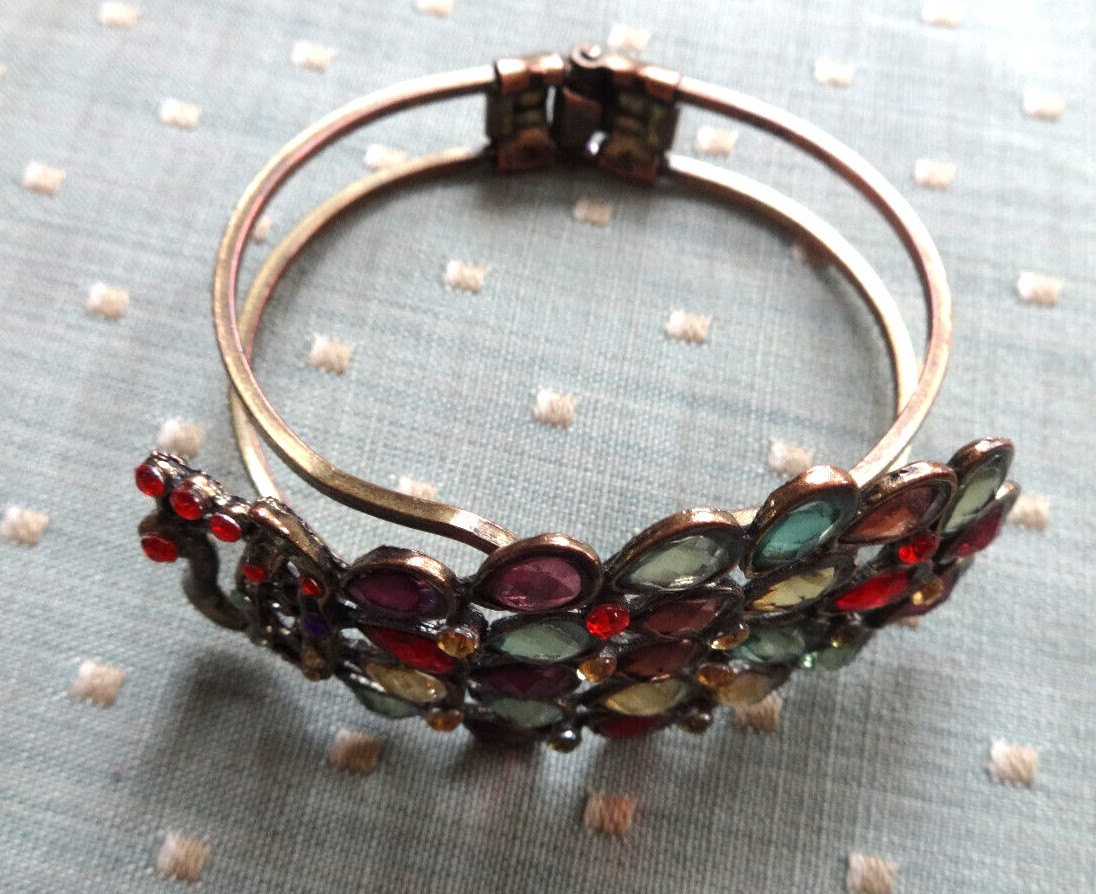 VTG PEACOCK CLAMPER BRACELET METAL MULTI COLORED FACETED CRYSTALS BIRD PRETTY!