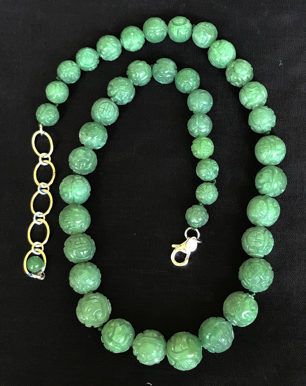 VINTAGE CHINESE LUCKY SYMBOL CARVED GREEN JADE BEADS NECKLACE 18″ + 3″