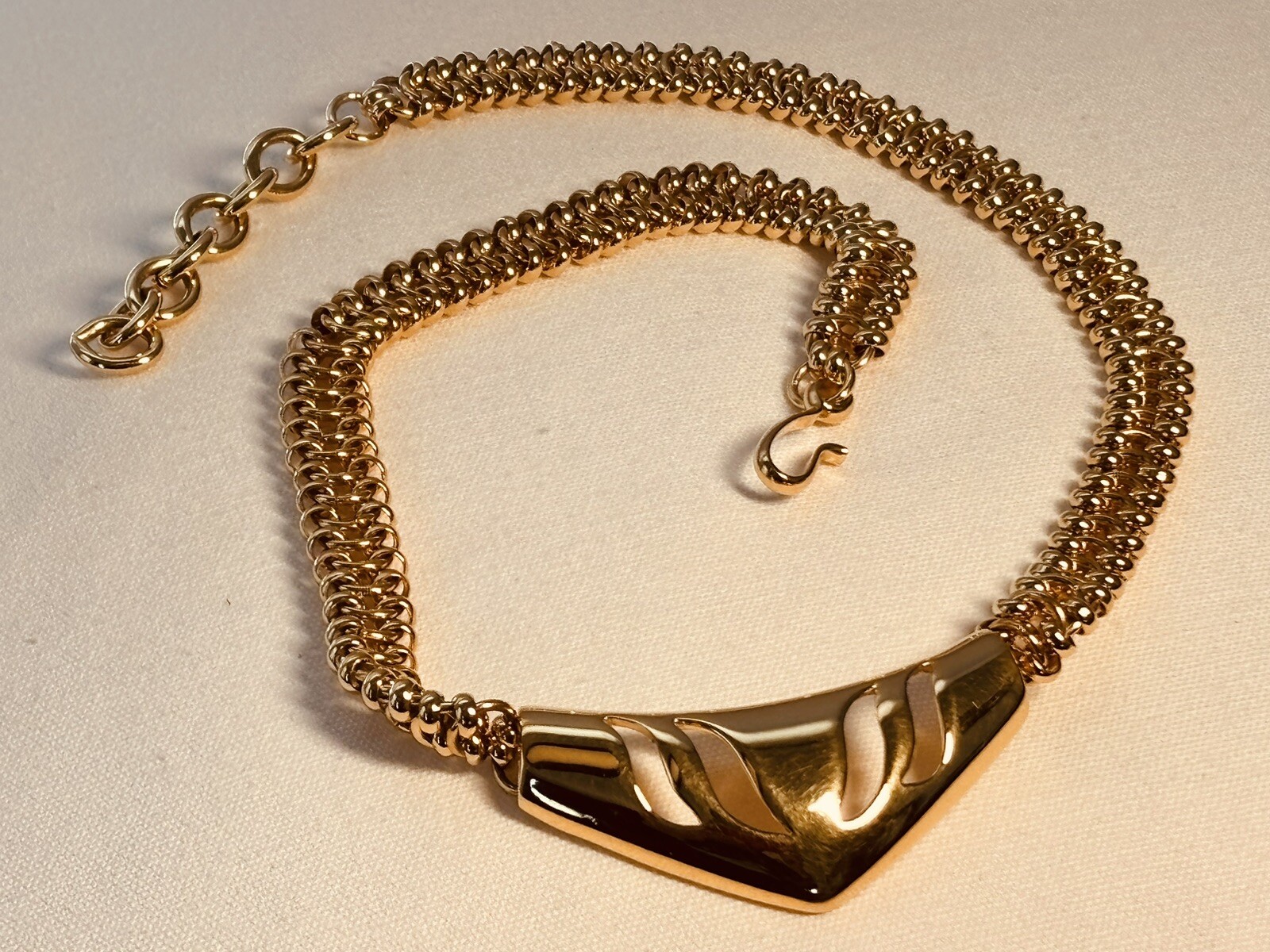 Vintage MONET Gold Tone Chunky Chain Crescent Necklace ~ Adj. 17″-18″