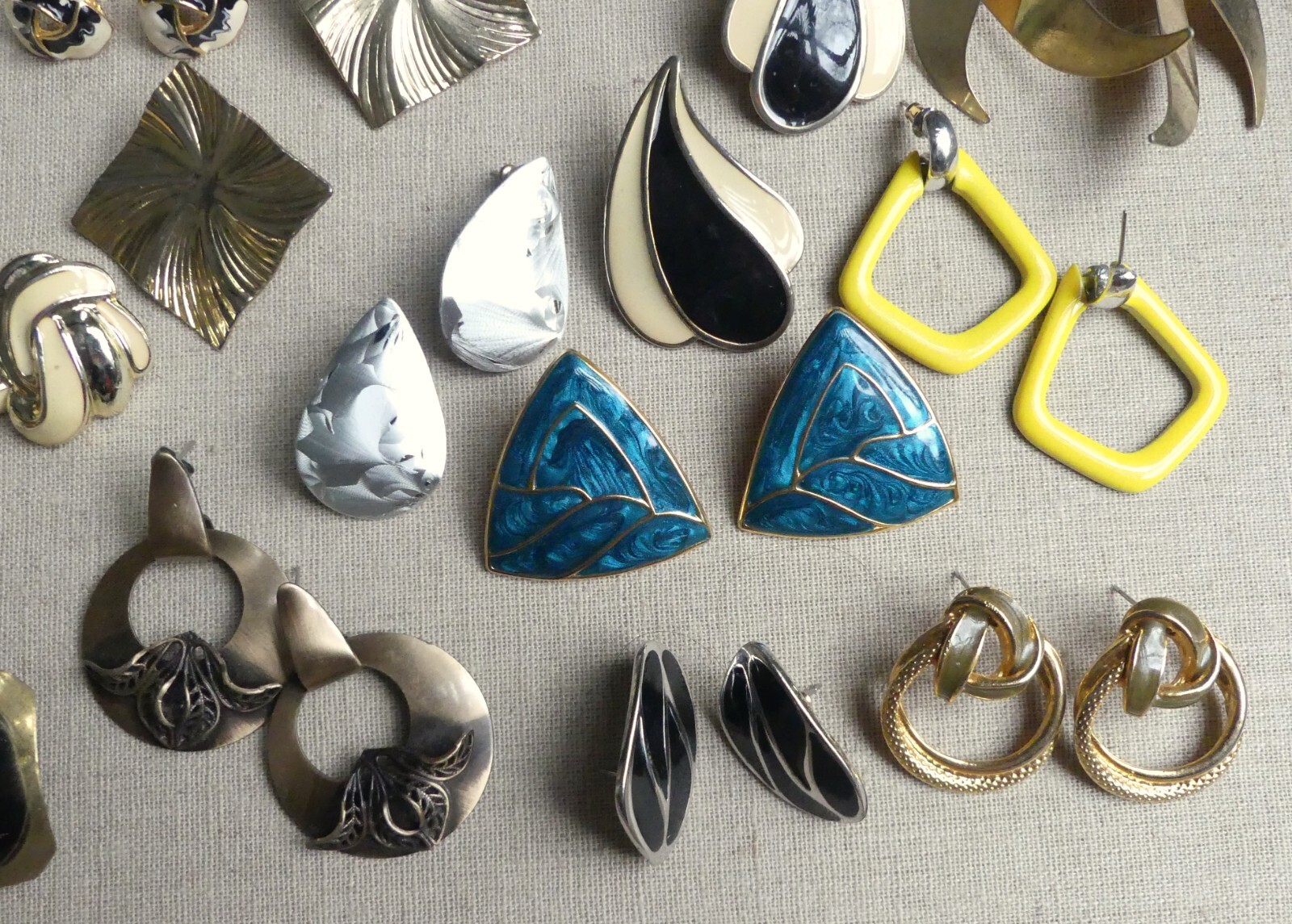 Vintage ’60s-’80s pierced earring lot 15 pairs enamel big bold fun boss lady