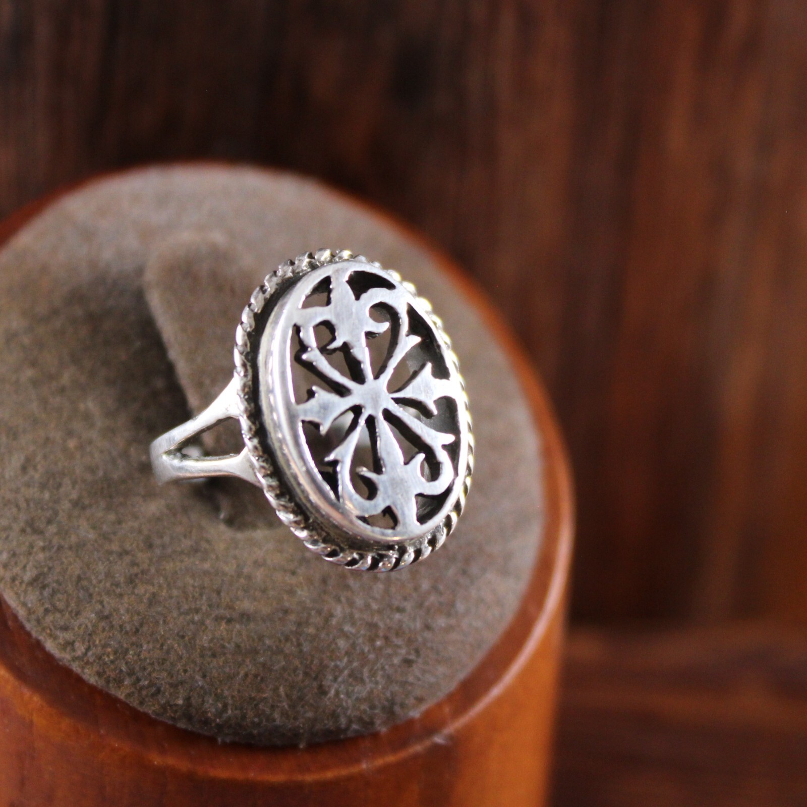 Charles Winston Oval Openwork Fleur-De-Lis Ring Sterling Silver Sz 6.5 Signed CW