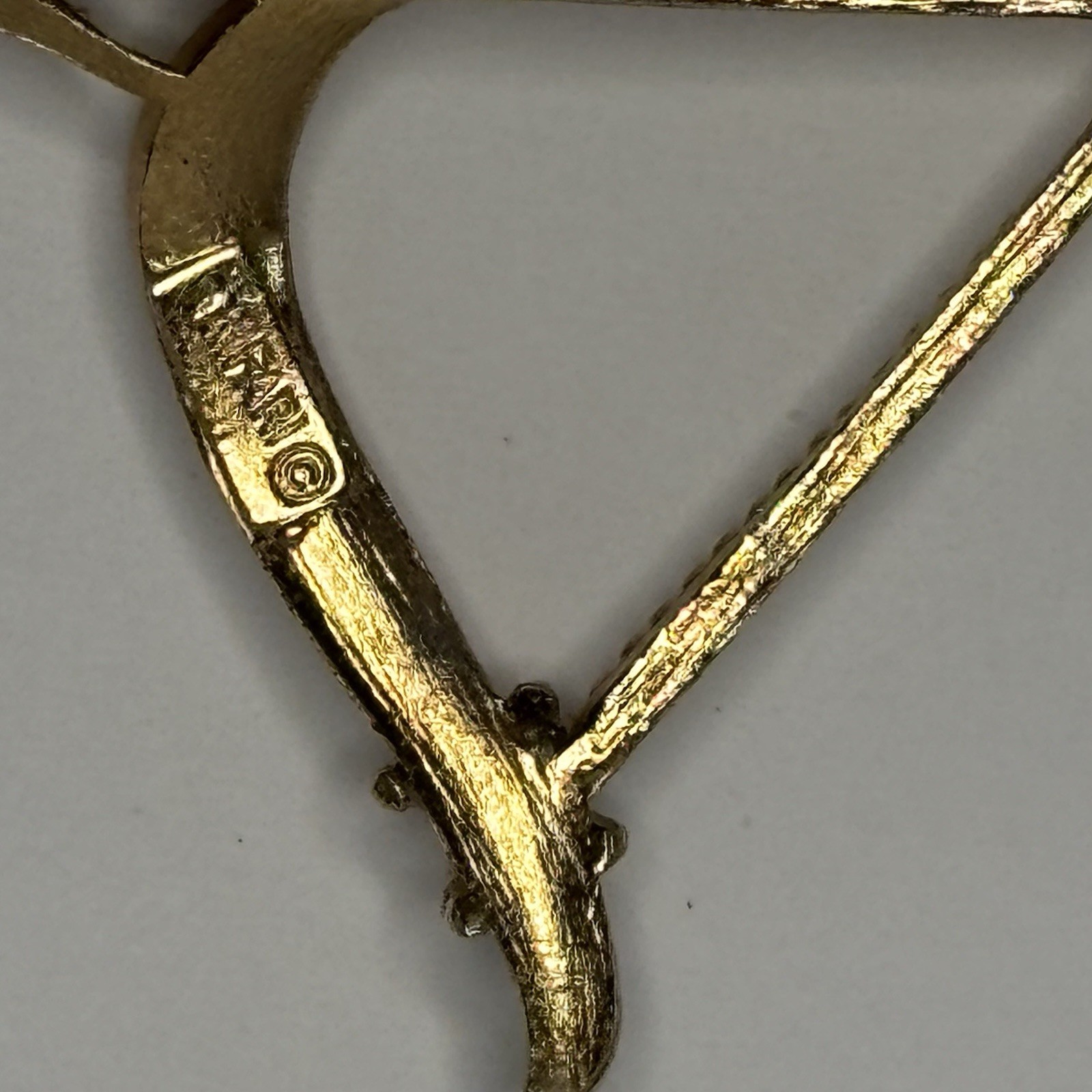 Crown Trifari Signed Vintage Textured Gold Tone Bow & Arrow Brooch Pin
