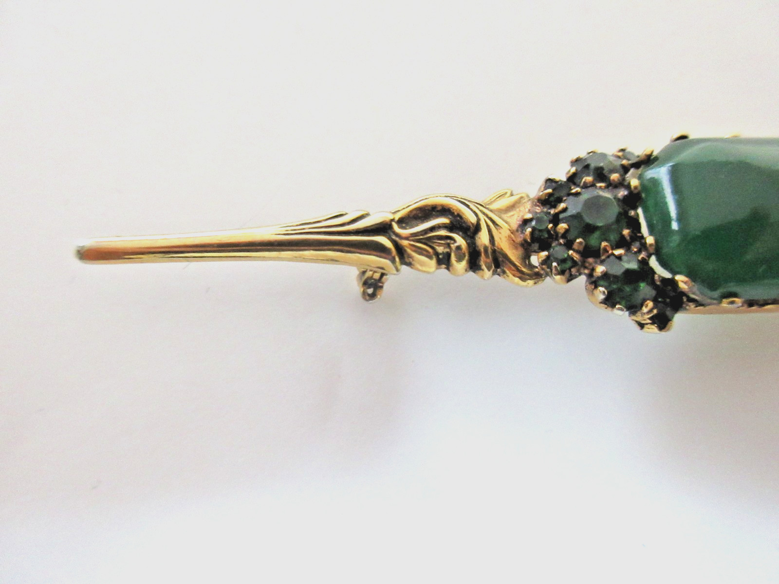 AUSTRIAN GOLDTONE RHINESTONE GREEN EMERALD CUT CABOCHON SCEPTER STYLE PIN BROOCH
