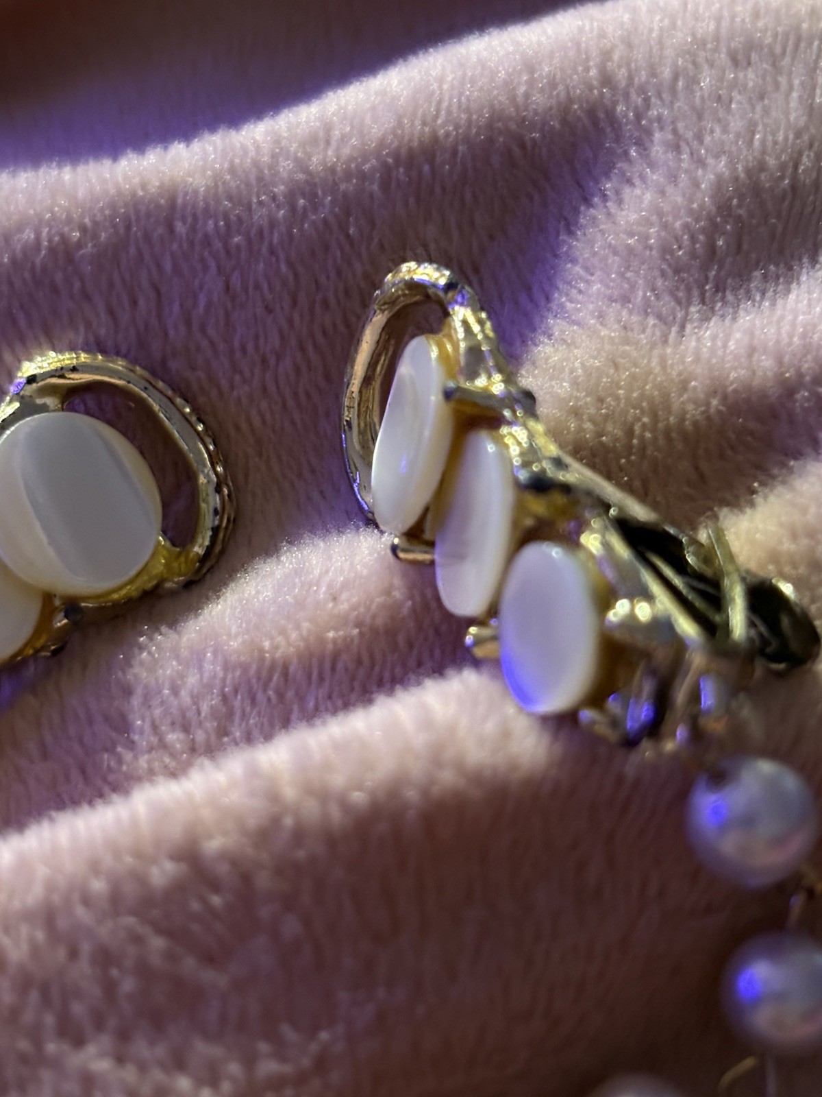 Vintage 1950’s Sweater Fur Scarf Clip Mother Of Pearl & Faux Pearl Silver Tone