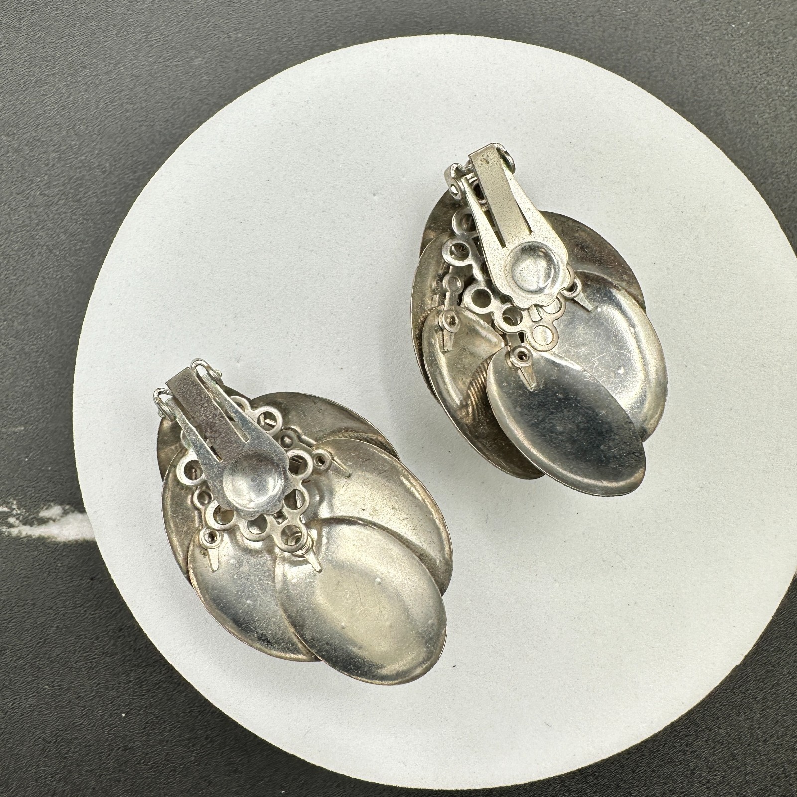 VTG Silver Tone Layered Leaf Clip On Earrings Textured Statement Jewelry