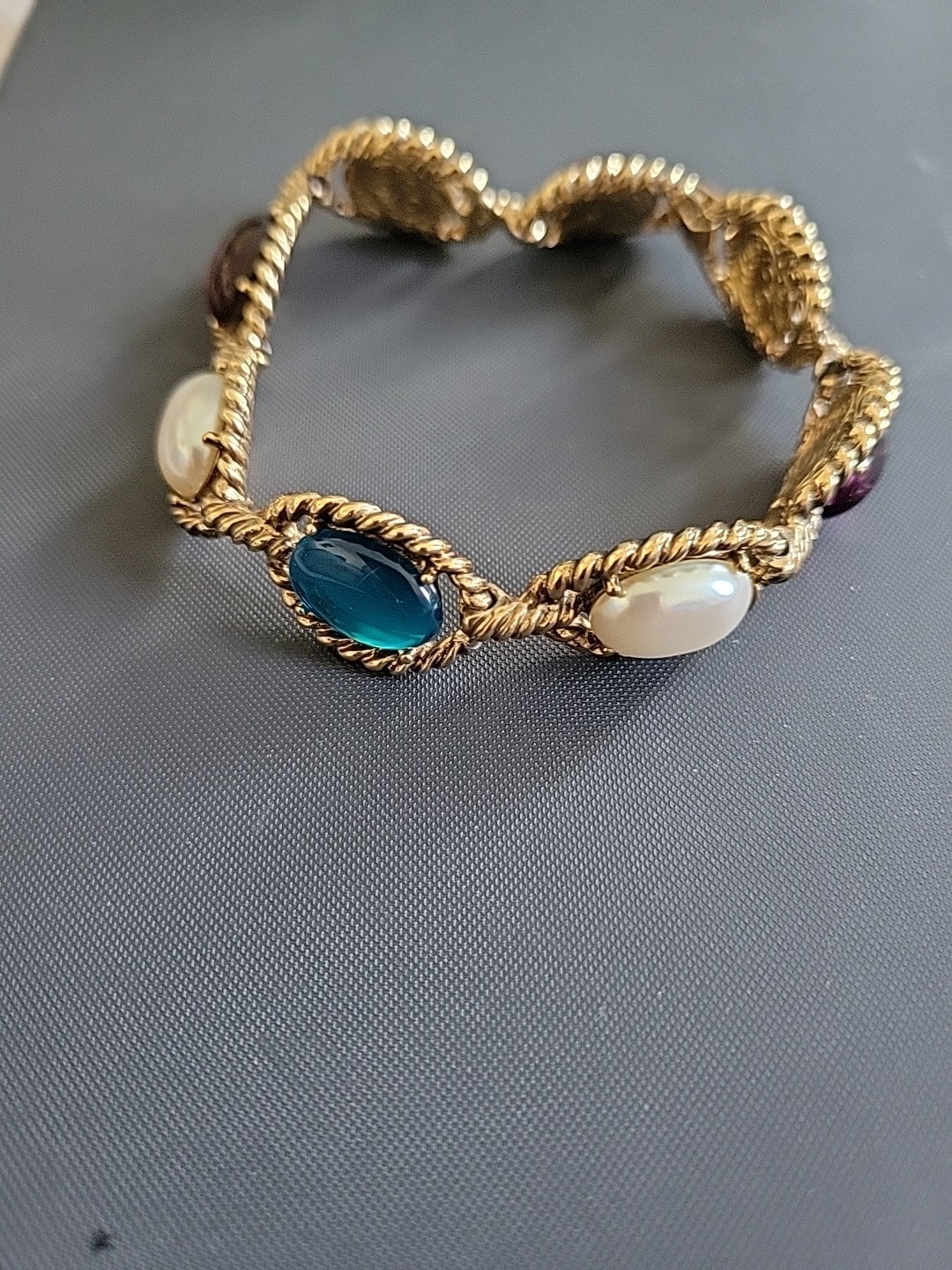 Vntg Floating Gripoix Cabochons & Pearls Golden Ornate Bracelet 8″, 32 gms