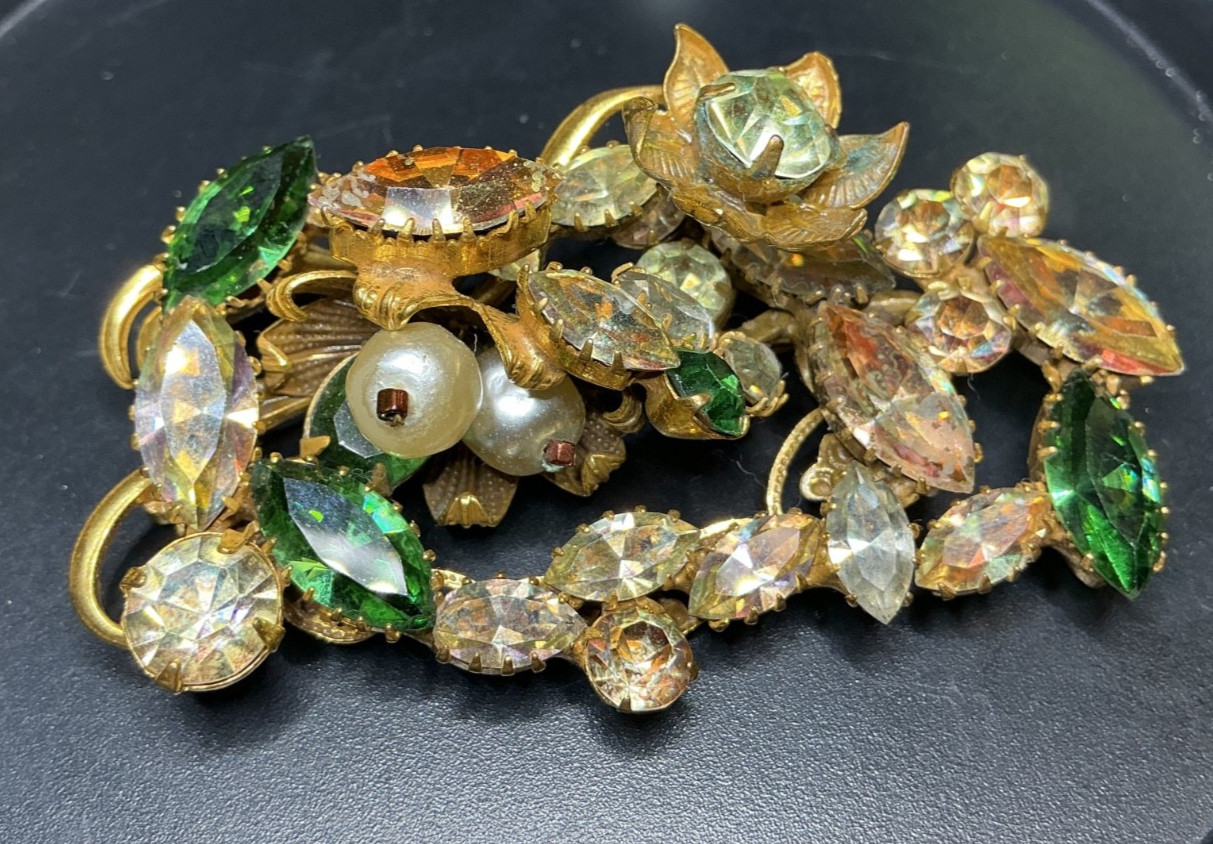 COLLECTIBLE “ORIGINAL BY ROBERT” BROOCH SIGNED Mid-Century FREE Shpg Charity