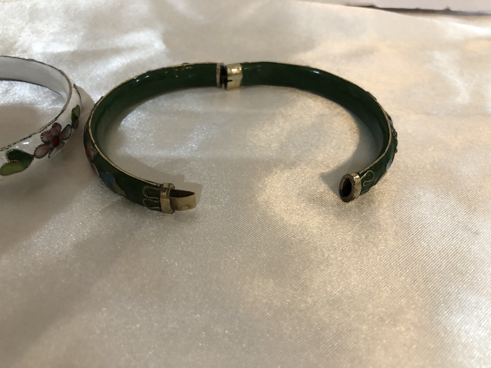 Set Of 4 Cloisonne Hinged Bangle Bracelet World Wide Import In Box W/Tags 1/4 In