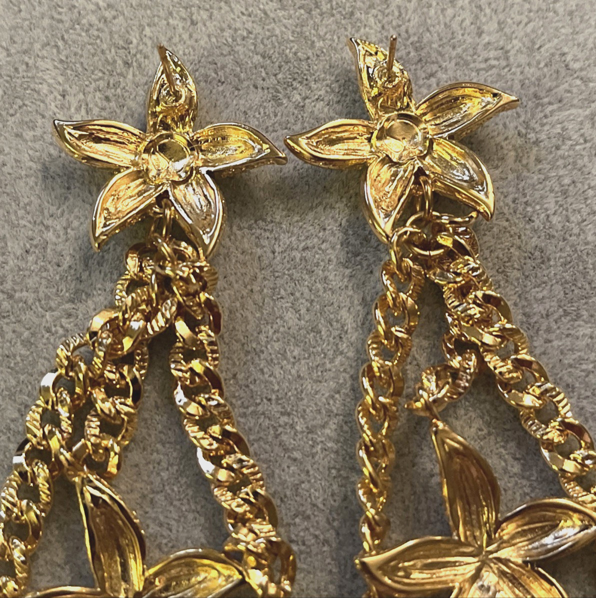 ST. JOHN Gold Plated Dangling Stars Star Fish Post Earrings New on Card 4.25″