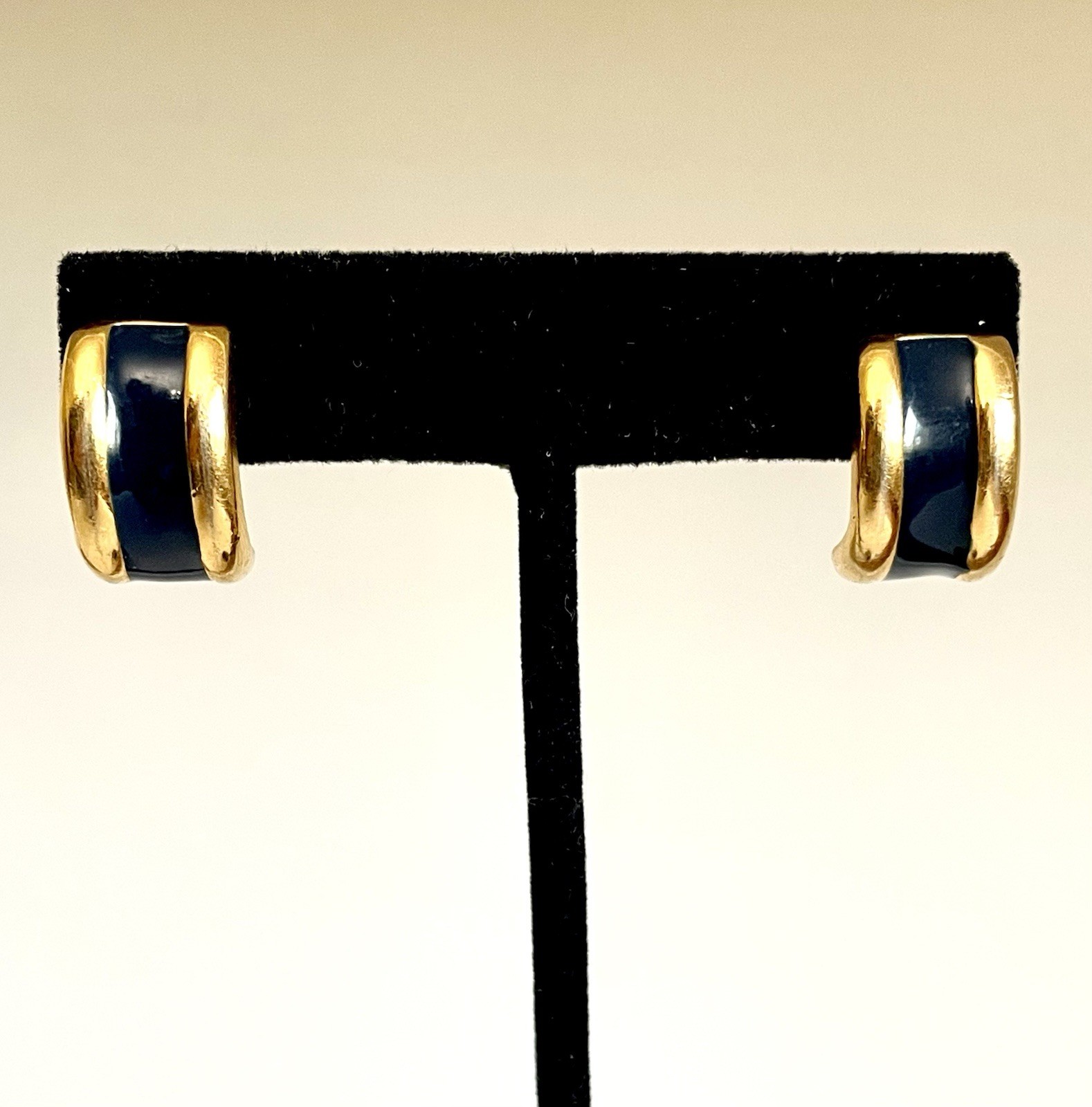 Vintage Signed Black Enamel Gold Tone Half Hoop Earrings Retro Quiet Luxury EUC