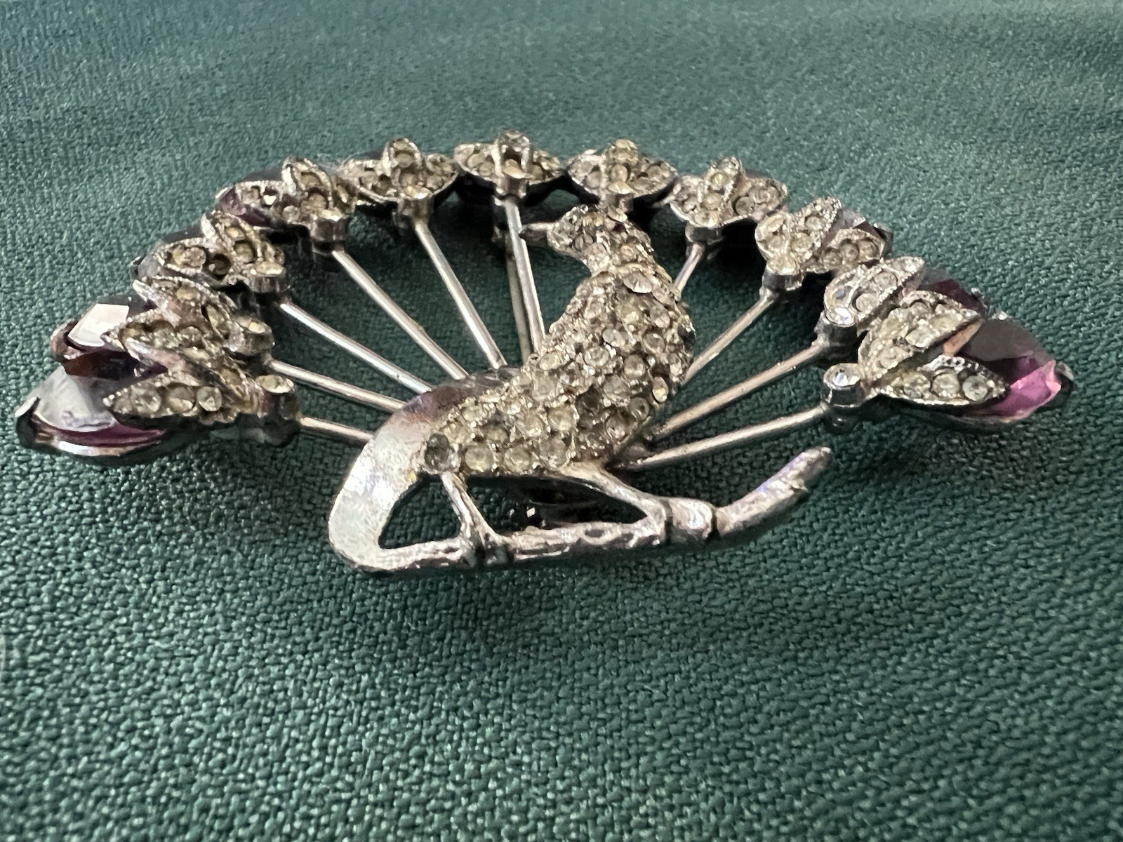 STUNNING VINTAGE 30s-40s HUGE PEACOCK BROOCH PURPLE TAIL FEATHER STONES
