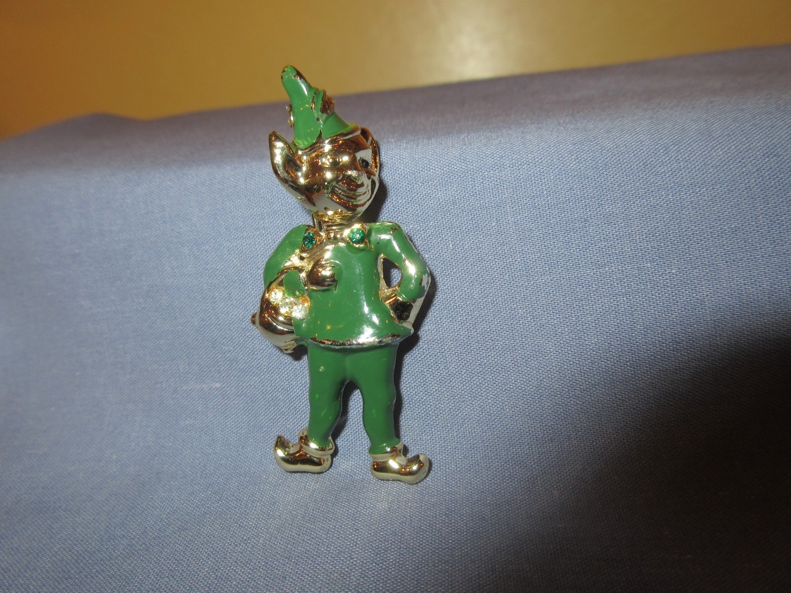 vintage Leprechaun pin brooch trembler gold-tone and enamel 2″ moving head