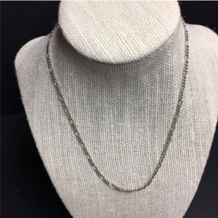Gwen Short Chain Necklace 16 In Shiny Silver Retro Vintage Classic Soft Girl