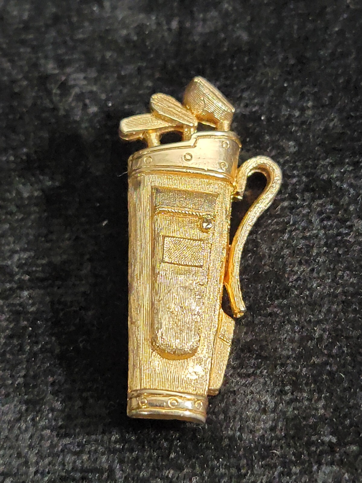 Vintage JONETTE, J.J. Goldtone Sports Golf Bag Brooch with Locking Safety Clasp