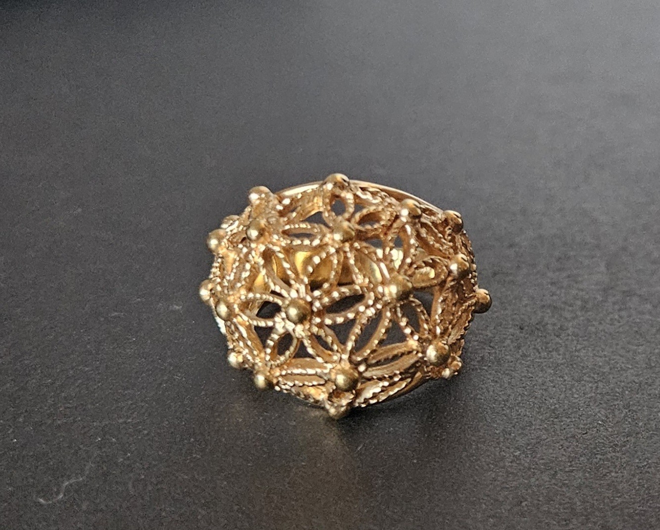 Vintage Avon Spun Blossoms Gold Tone Dome Daily Special Occasions Ring Size 5.5