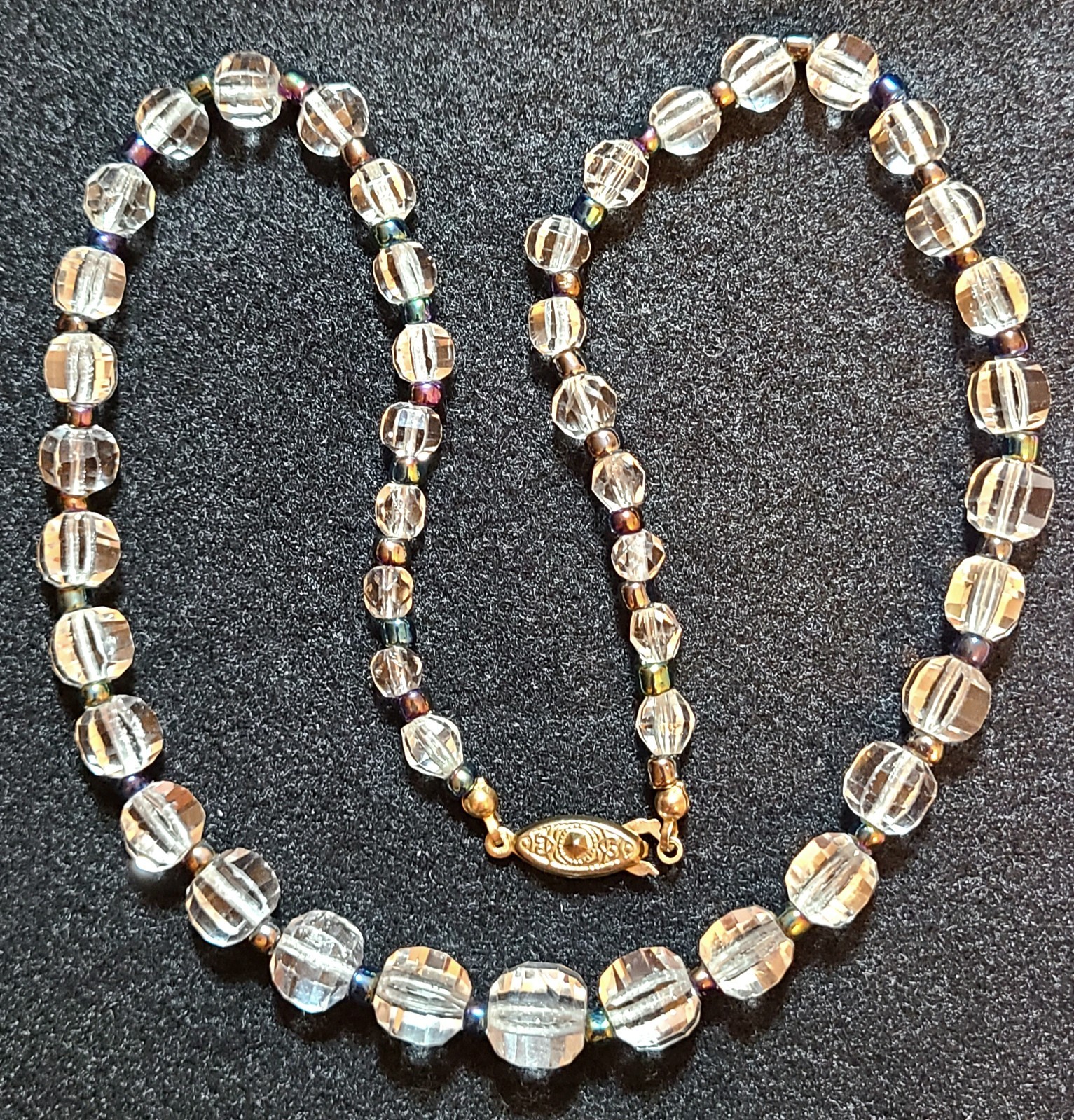 VINTAGE STUNNING GOLD TONE AURORA BOREALIS FACETED GLASS NECKLACE