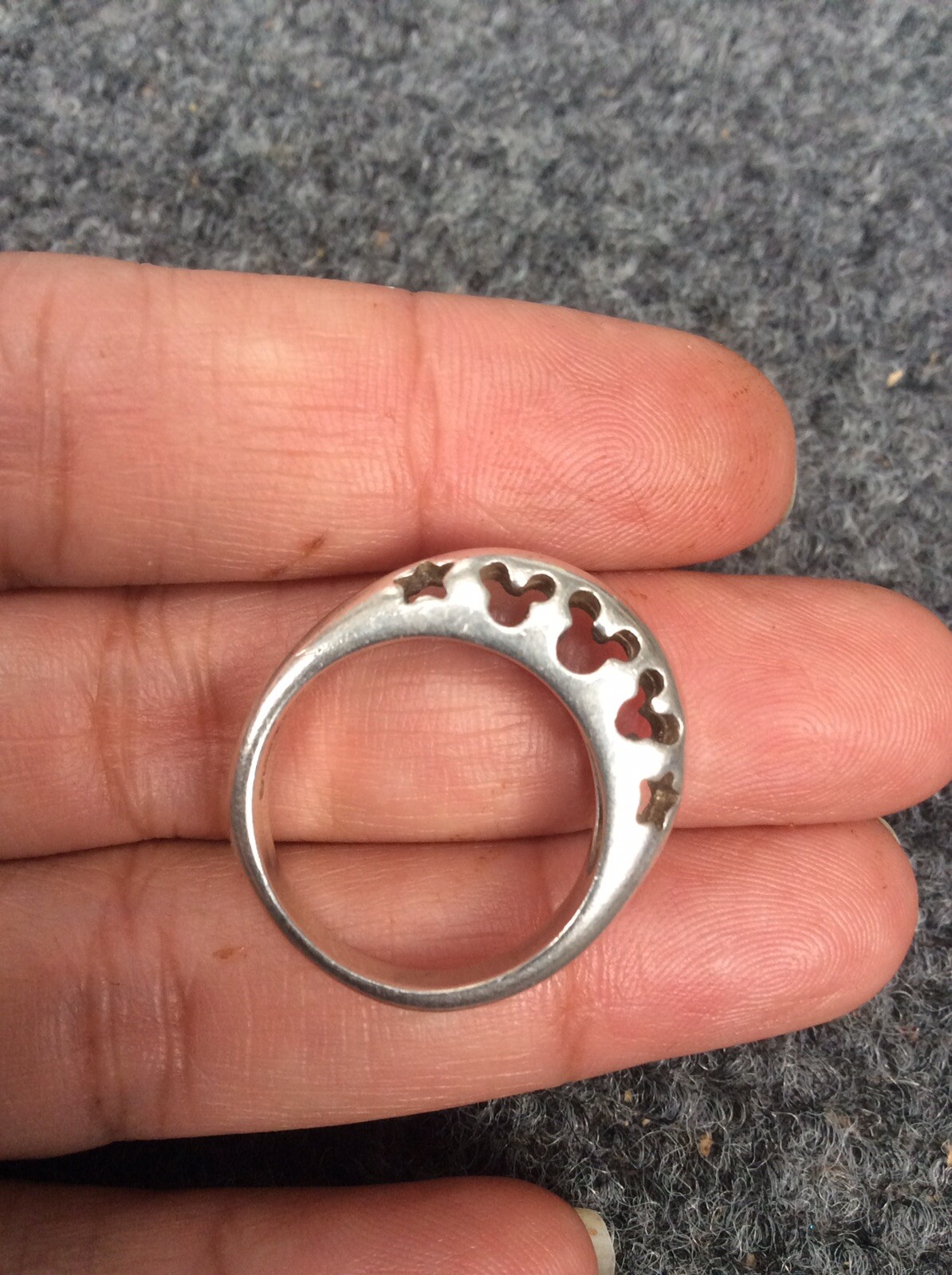 Beautiful Disney sterling Silver 925 micky mouse cutout ring size 8