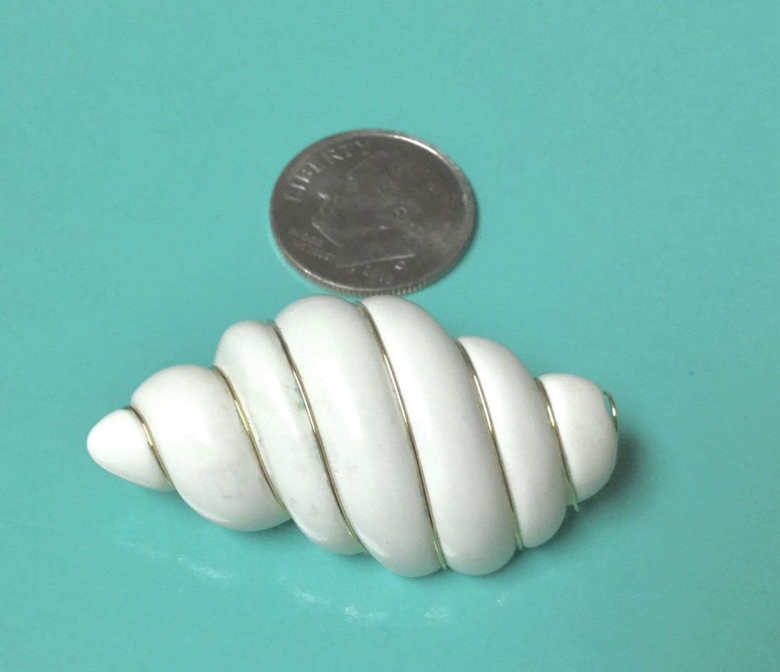 Unusual Crown Trifari Figural Glass Sea Shell Vintage Signed White