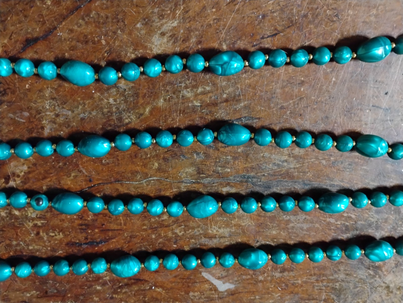 VTG Extra Long Flapper Style Vivid Green Bead Necklace