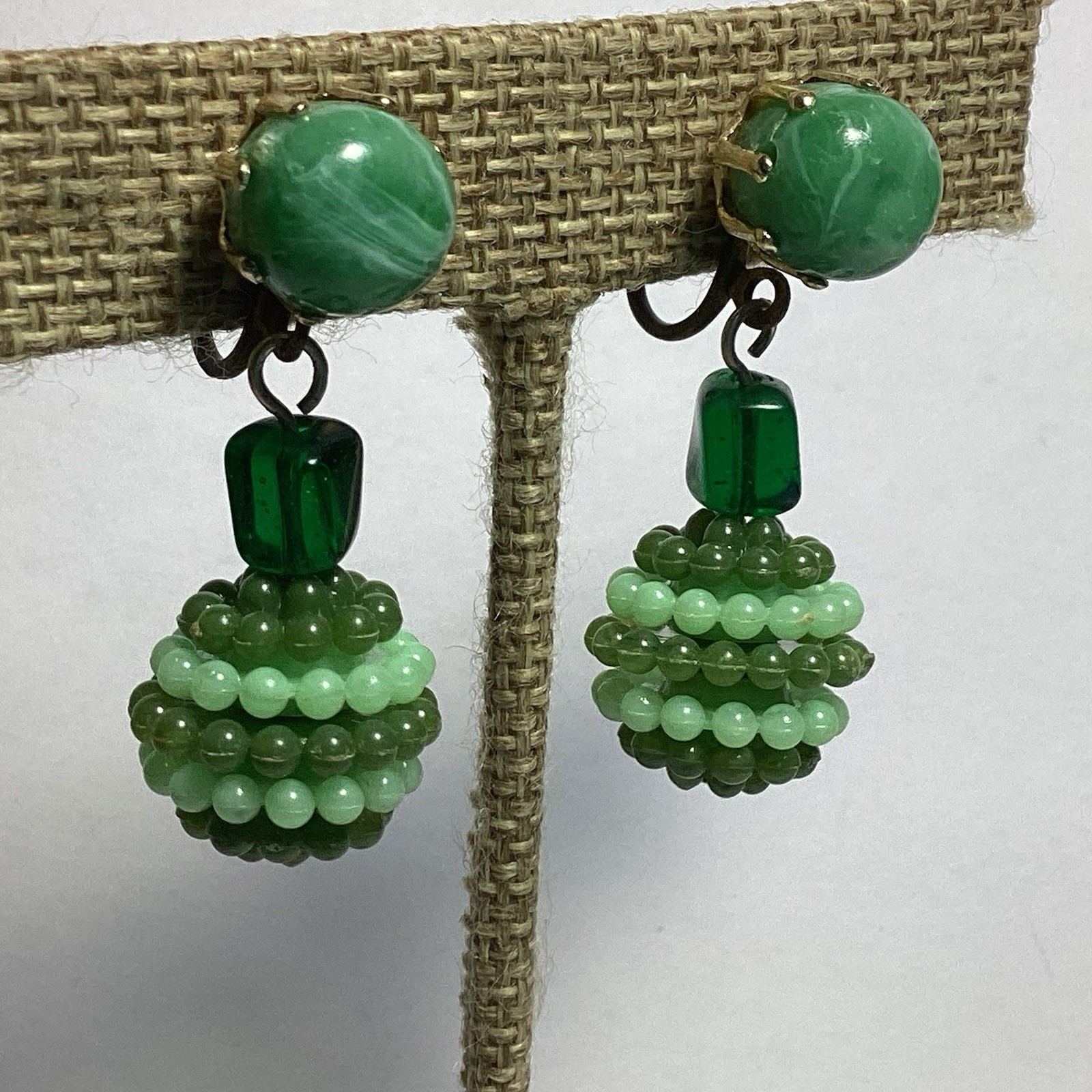AWESOME VTG MOD PAIR OF GREEN DROP DANGLE CLIP-ON EARRINGS JAPAN GLASS PLASTIC