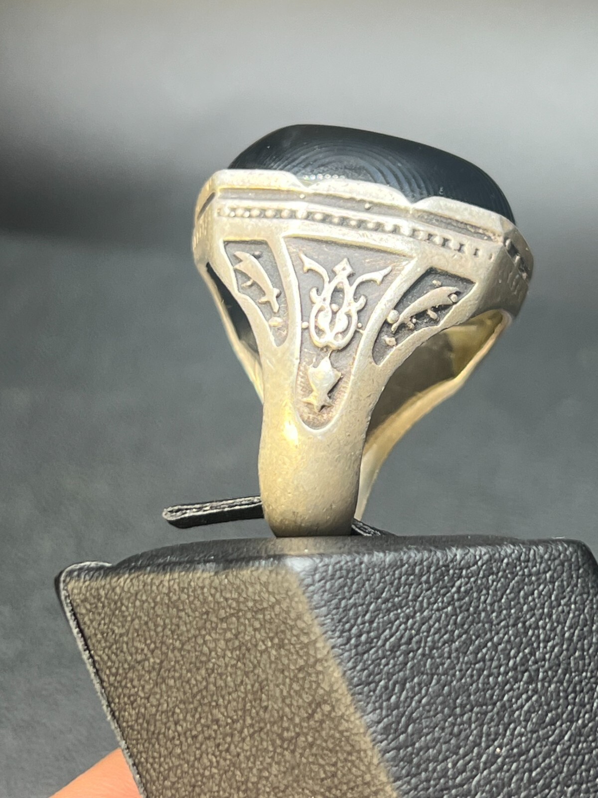 Old Natural Handmade Black & White Agate Silver Ring, Weight 24.54 gr