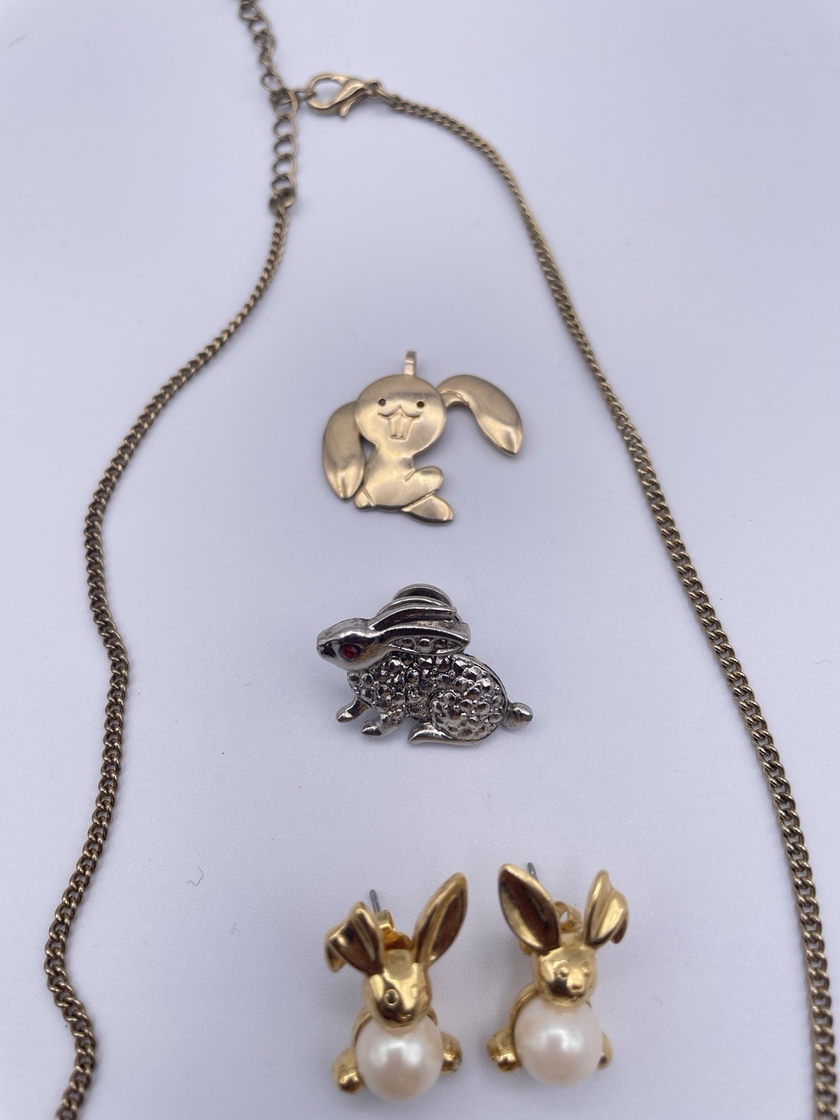 Mixed Vtg Rabbit Avon Unbranded Jewelry Lot Earrings Chain Necklace Brooch Pins
