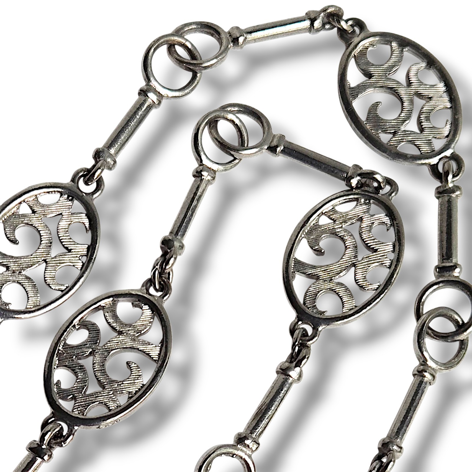Vtg Silver Tone Bar Link Necklace Scrolled Oval Medallion Openwork Station 32″