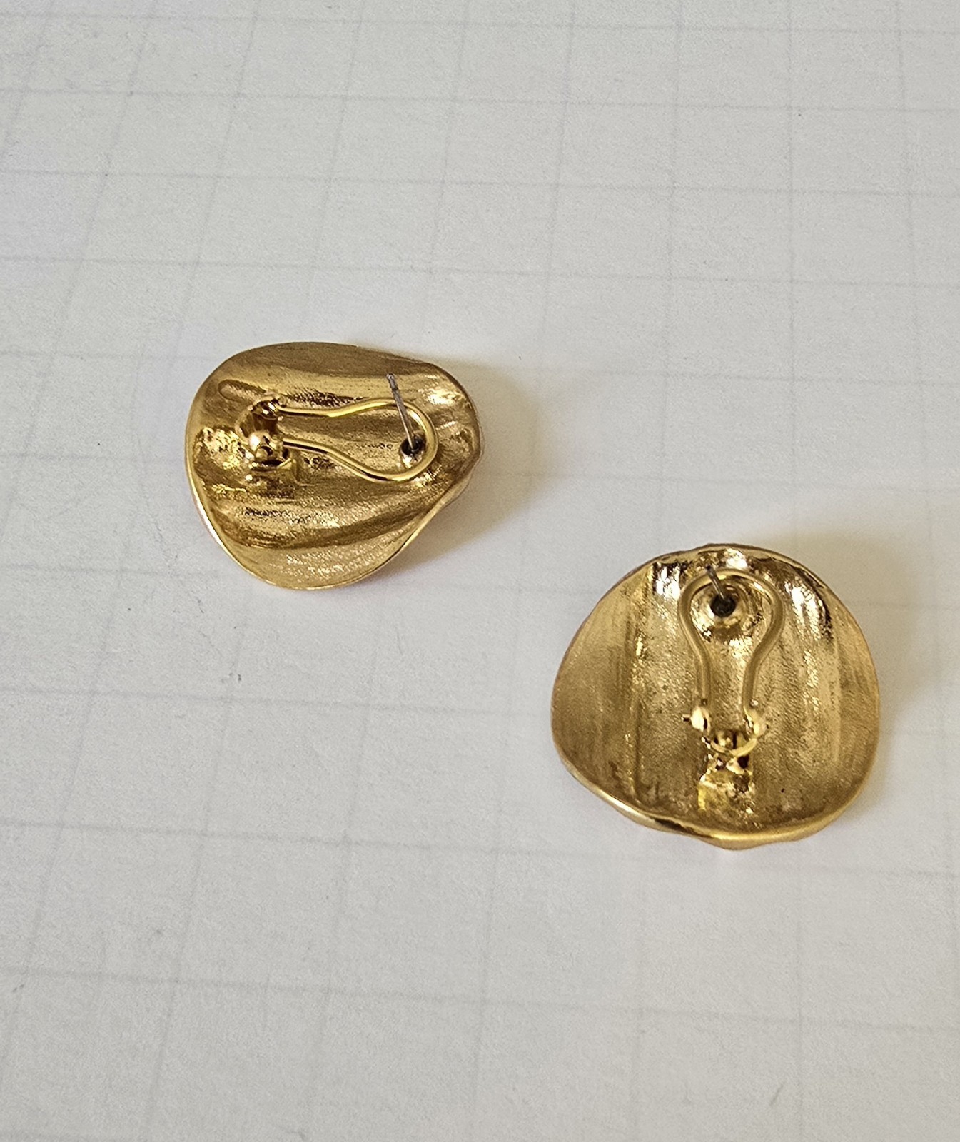 Vintage 80’s NOS Gold Tone Textured Round Wave Earrings High Quality Made in USA