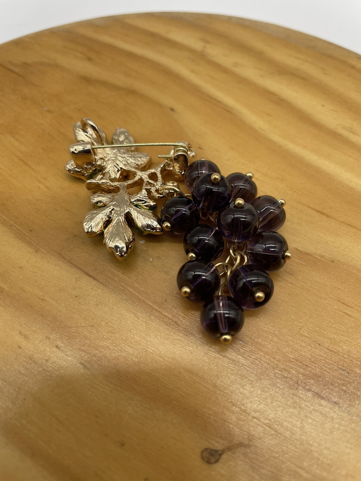 Brooch/Pendant Bunch of Glass Amethyst Purple Grapes on Gold Tone Green Leaves