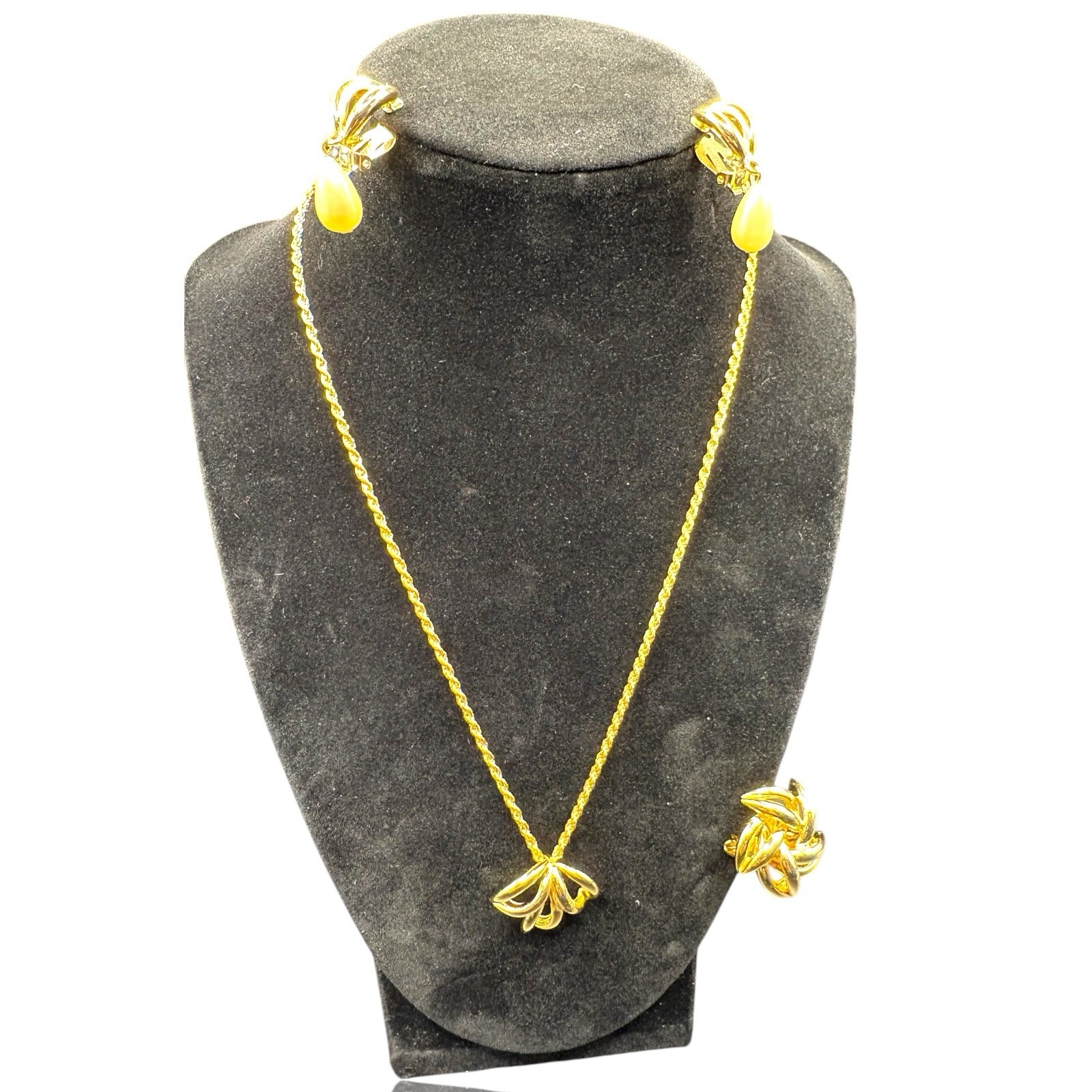 Vintage Gold Tone Sculptural Necklace Brooch Earrings Set Rope Chain