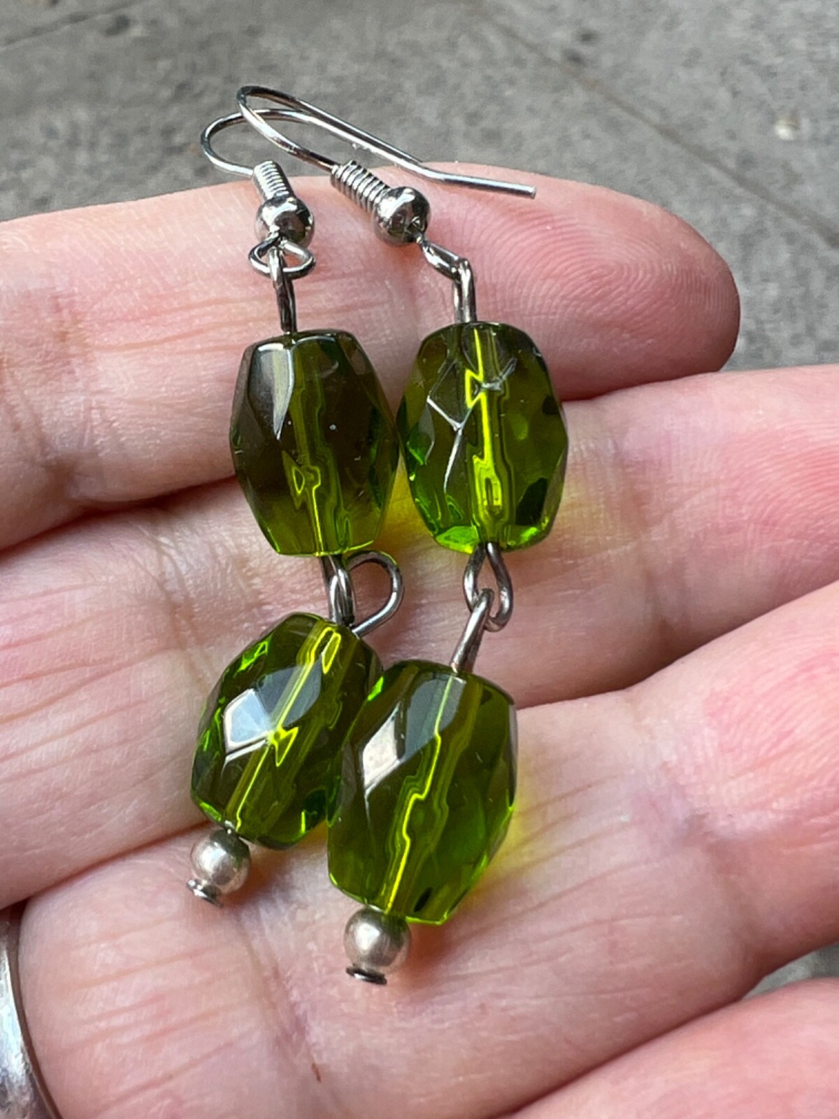 VINTAGE VIVID PERIDOT GREEN COLOR FACETED PASTE GLASS LONG DANGLE DROP EARRINGS