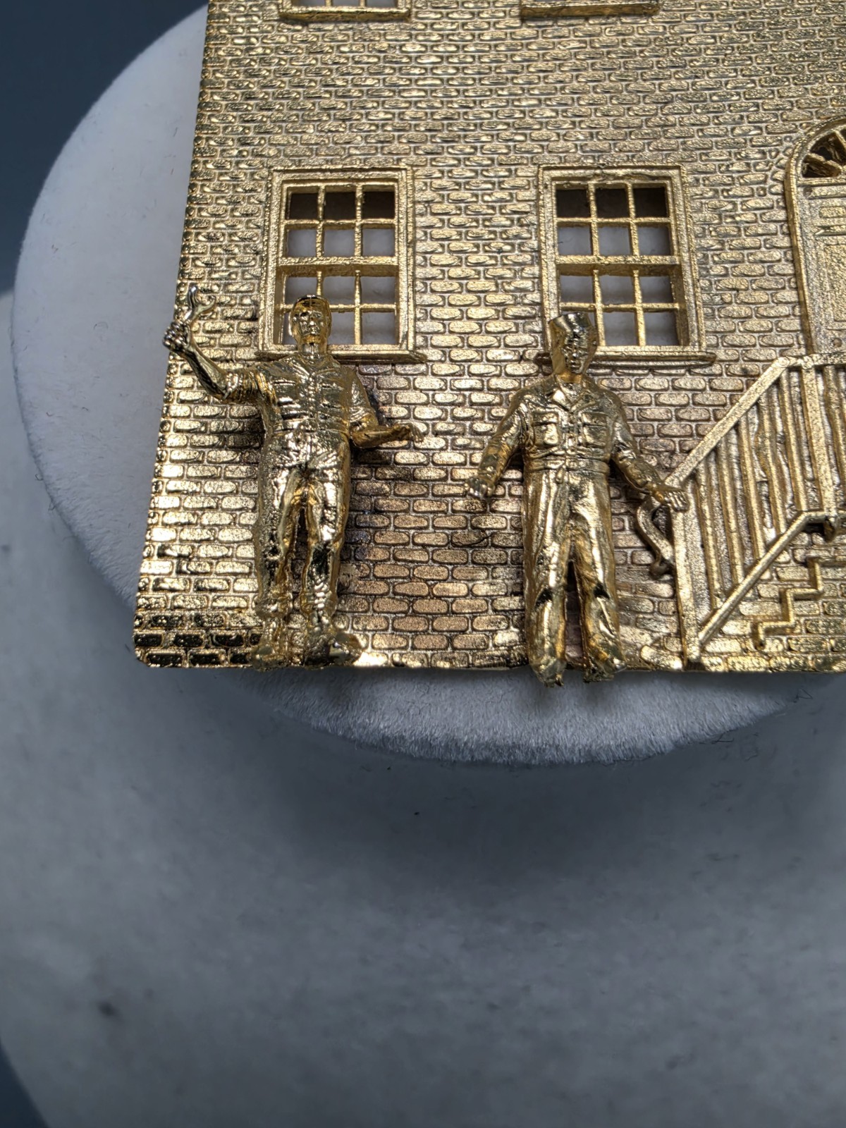 Vintage Panatela Grande Designs Building and Figures Facade Pin/Pendant Unique