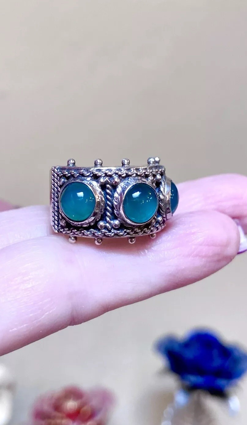 BEAUTIFUL Vintage Italian .800 Silver Green Chalcedony Ornate 3-Stone Band Ring