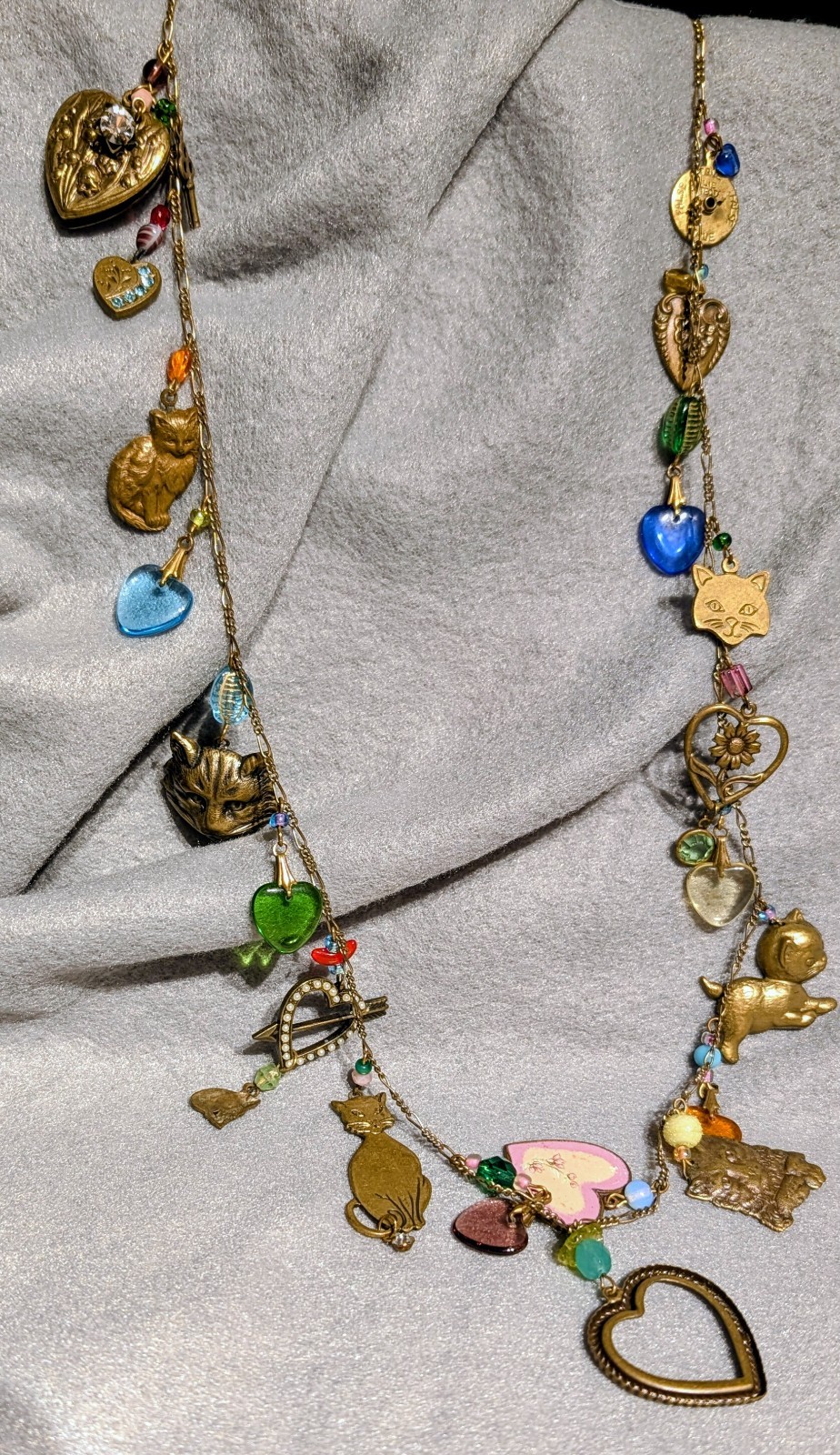 VTG GLASS WORKS STUDIO 30″ Dangling Charm Necklace 20 Dangles Hearts & Cats 😽 ❤