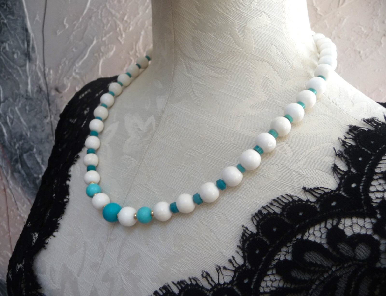 GORGEOUS VINTAGE 14K GENUINE WHITE CORAL TURQUOISE BEADED STATEMENT NECKLACE!