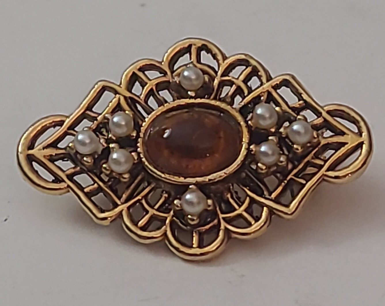 VTG TACOA Faux Pearl Gold Tone Metal Ornate Oval Brooch Pin Amber Color Stone