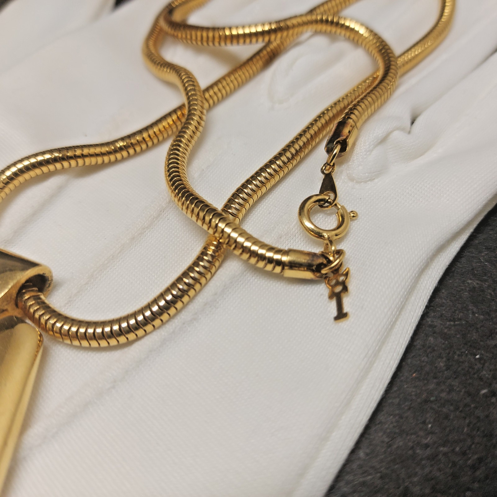 Crown Trifari Ivory Cream Lucite Gold Tone Pendant Necklace Vintage Signed