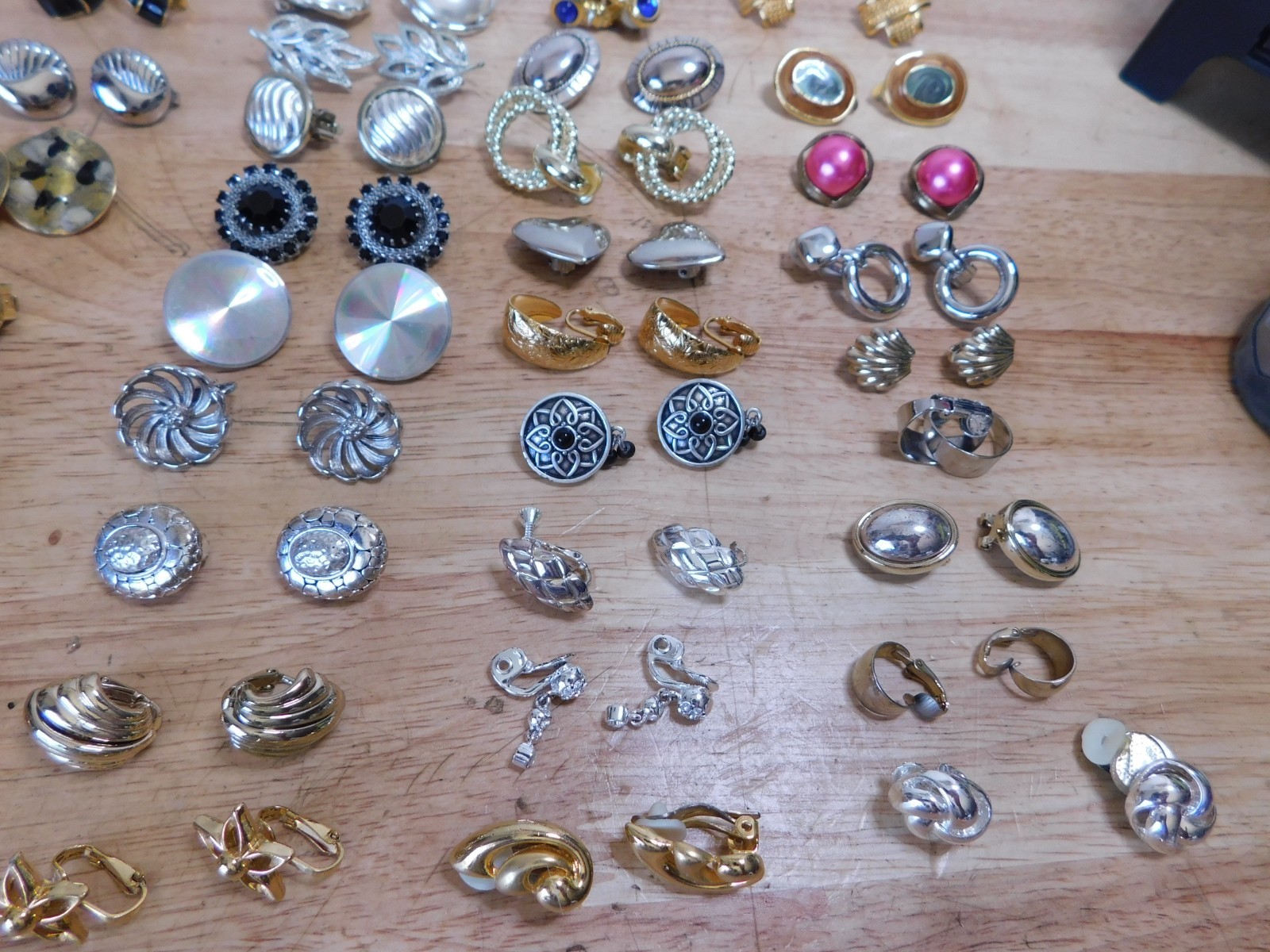 99 Pair Chunky Statement Clip Earrings 80’s Costume Gold Toned Enamel, 3/106