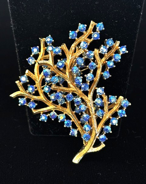 VTG Signed CROWN TRIFARI BLUE AB Rhinestone BRANCH CORAL Motif Pin Brooch 2.5″ L