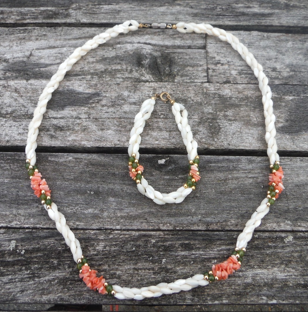 Vtg 1990s Hawaiian Coral & Bead Necklace & Bracelet Cream Pink Green Gold *VGC*